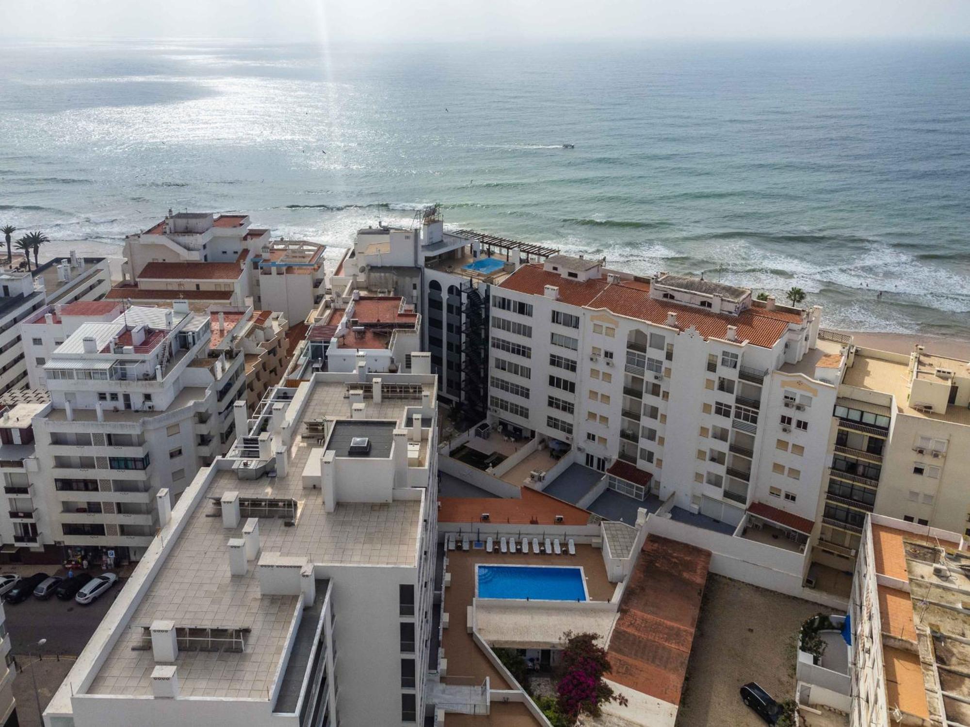 Caravelas 2-Bedroom Apartment With Pool - 50M From The Beach Armacao de Pera Exterior photo